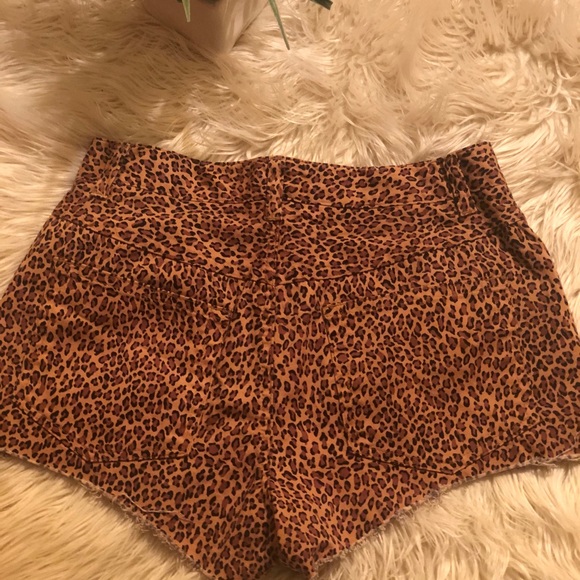 High waisted leopard shorts - Picture 3 of 10